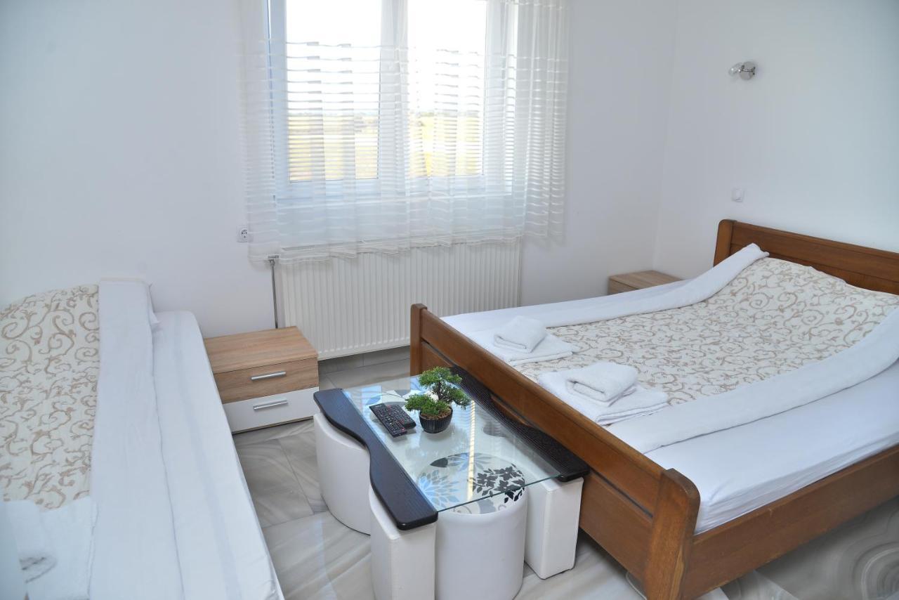 Mesecev Konak Bed and Breakfast Ni Zewnętrze zdjęcie
